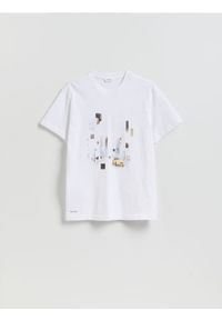 Reserved - T-shirt regular z nadrukiem - biały. Kolor: biały. Materiał: bawełna, dzianina. Wzór: nadruk #1