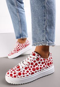 Renee - Czerwone Sznurowane Sneakersy w Kropki na Grubej Podeszwie Abbesa. Kolor: czerwony. Wzór: kropki #4