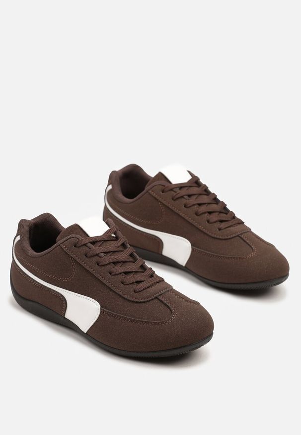 Born2be - Brązowe Sneakersy w Stylu Kultowych Tenisówek Virritia. Kolor: brązowy. Materiał: jeans. Wzór: aplikacja
