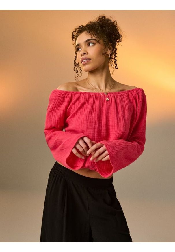 Sinsay - Muślinowa bluzka z marszczeniami i rozszerzanym rękawem - różowy. Kolor: różowy