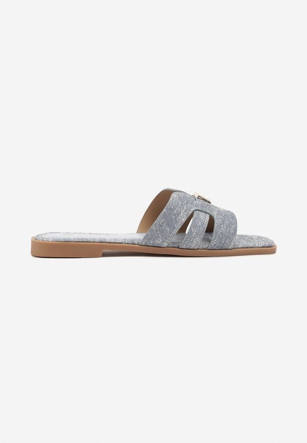Born2be - Jasnoniebieskie Klapki z Kwadratowym Noskiem Zdobione Metaliczną Aplikacją Idellori. Okazja: na spacer. Kolor: niebieski. Materiał: jeans. Wzór: aplikacja. Obcas: na płaskiej podeszwie. Styl: klasyczny