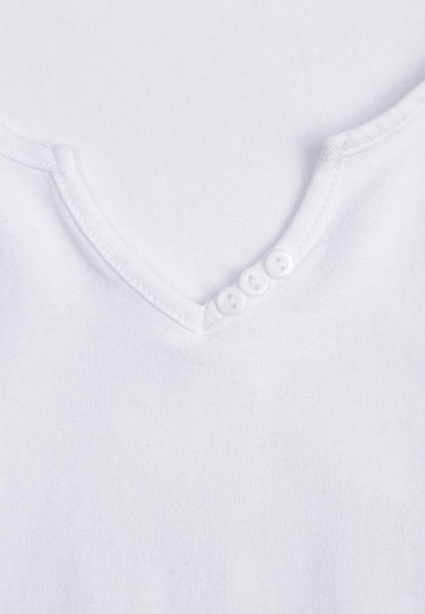 Renee - Biały T-shirt Amarhyse. Okazja: na co dzień. Kolor: biały. Materiał: bawełna, materiał. Długość rękawa: krótki rękaw. Długość: krótkie. Wzór: aplikacja. Styl: casual