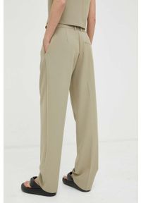 Samsoe & Samsoe - Samsoe Samsoe spodnie damskie kolor beżowy proste high waist. Okazja: na co dzień. Stan: podwyższony. Kolor: beżowy. Materiał: tkanina, poliester. Styl: casual #4