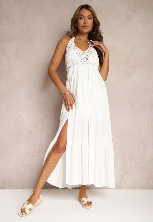 Renee - Biała Sukienka Boho Rozkloszowana z Wiskozy Risalenne. Okazja: na co dzień. Typ kołnierza: dekolt w kształcie V. Kolor: biały. Materiał: wiskoza. Długość rękawa: krótki rękaw. Wzór: ażurowy. Typ sukienki: proste, rozkloszowane. Styl: boho