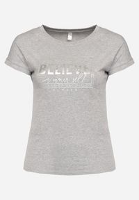 Born2be - Szary Bawełniany T-shirt z Ozdobnym Napisem Dellphia. Okazja: na co dzień. Kolor: szary. Materiał: bawełna. Wzór: napisy. Styl: casual, elegancki #4