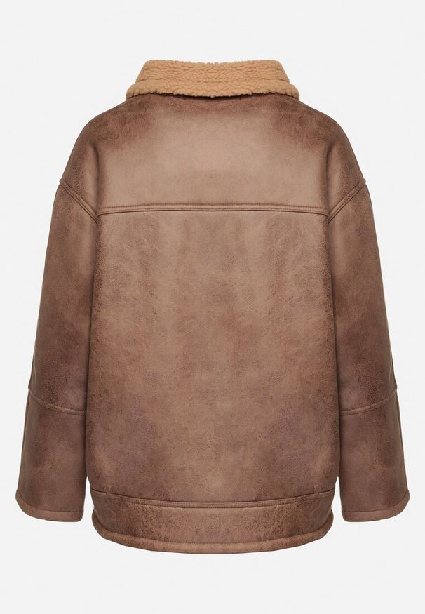 Born2be - Brązowa Kurtka Biker Oversize Zapinana na Guziki Ocieplana Futerkiem Nikiena. Kolor: brązowy. Materiał: futro. Długość rękawa: długi rękaw. Długość: długie. Styl: elegancki