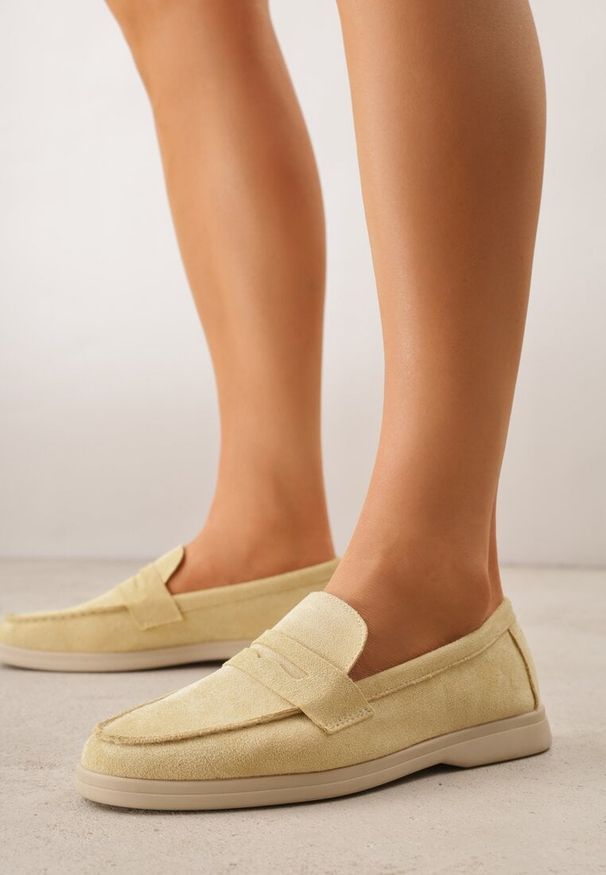 Renee - Żółte Mokasyny Casual VICES z Imitacji Zamszu z Wkładką ze Skóry Naturalnej Sheiris. Okazja: na co dzień. Kolor: żółty. Materiał: zamsz, skóra. Styl: casual