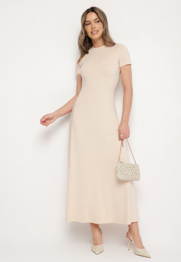 Born2be - Jasnobeżowa Sukienka o Taliowanym Kroju z Krótkim Rękawem Liravise. Okazja: na co dzień. Kolor: beżowy. Długość rękawa: krótki rękaw. Sezon: wiosna, lato. Typ sukienki: rozkloszowane. Styl: elegancki, casual, klasyczny
