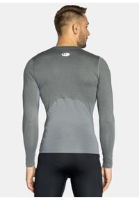 Koszulka męska treningowa szara Under Armour HeatGear Armour LongSleeve. Kolor: szary. Materiał: materiał, tkanina, poliester, elastan. Długość rękawa: długi rękaw. Długość: długie. Sport: fitness #2