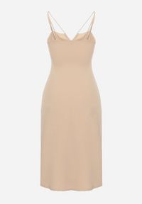 Born2be - Beżowa Sukienka na Ramiączkach z Rozcięciem Sophiya. Kolor: beżowy. Materiał: tkanina. Długość rękawa: na ramiączkach. Wzór: gładki, aplikacja. Długość: midi #3