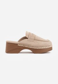 Renee - Beżowe Klapki Drewniaki o Fasonie Loafersów z Ozdobnymi Nitami Sargita. Okazja: na co dzień. Kolor: beżowy. Materiał: skóra. Wzór: haft. Styl: casual, elegancki #8