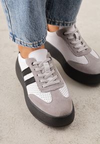 Born2be - Biało-Szare Skórzane Sneakersy na Grubej Podeszwie Ozdobione Paskami i Perforacją Wiefia. Okazja: na co dzień. Zapięcie: pasek. Kolor: biały. Materiał: skóra. Wzór: aplikacja #6