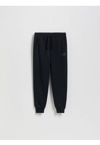 Reserved - Bawełniane joggery z meszkiem - czarny. Kolor: czarny. Materiał: bawełna
