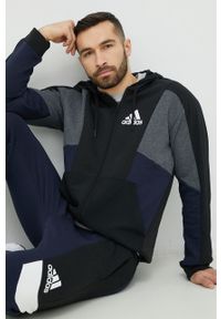 Adidas - adidas bluza męska kolor czarny z kapturem wzorzysta. Typ kołnierza: kaptur. Kolor: czarny. Materiał: materiał. Wzór: nadruk #1