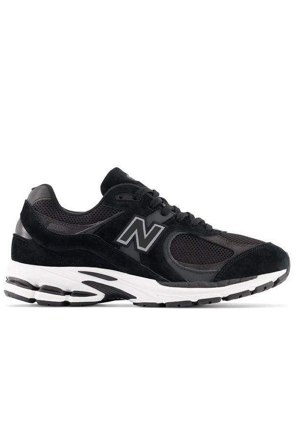 Buty New Balance M2002RBK - czarne. Okazja: na co dzień. Kolor: czarny. Materiał: zamsz, skóra, materiał, guma. Szerokość cholewki: normalna. Sport: bieganie