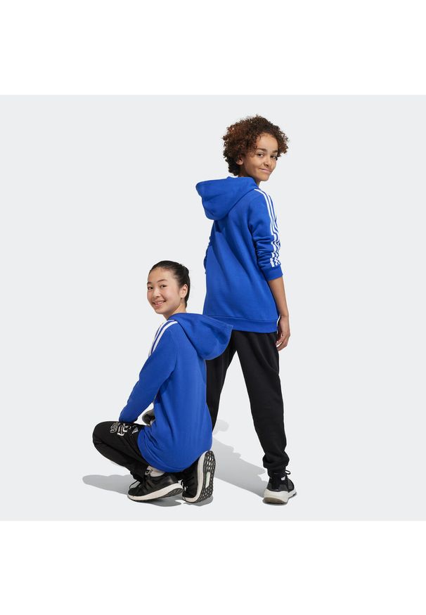 Adidas - Bluza dziecięca ADIDAS z kapturem. Typ kołnierza: kaptur. Kolor: wielokolorowy, niebieski, szary. Materiał: włókno, materiał, bawełna