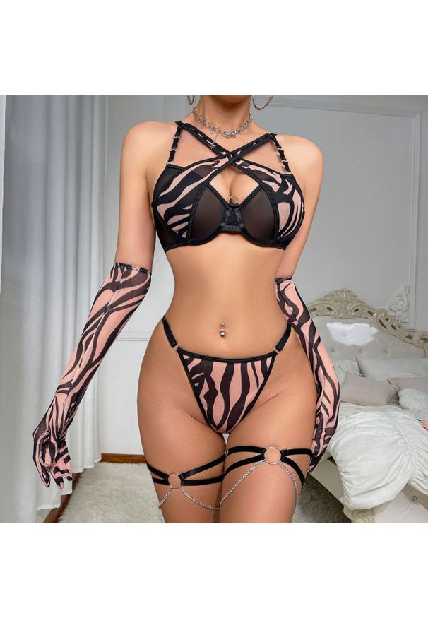 Intica - Komplet bielizny z delikatnym wzorem na romantyczne wieczory Bessy. Kolor: różowy. Materiał: materiał. Wzór: paski