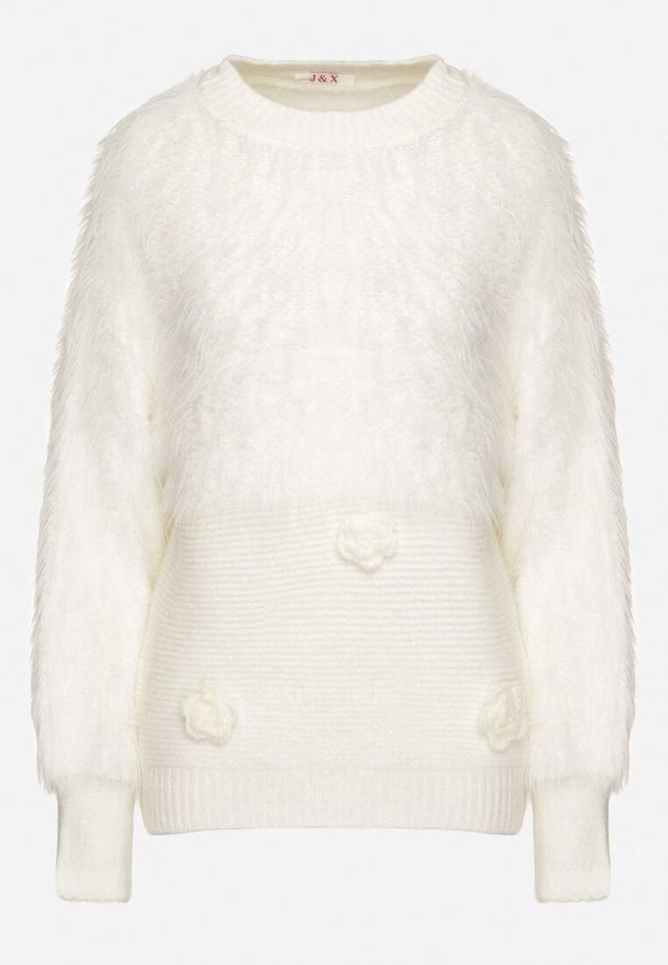 Born2be - Biały Sweter z Puszystymi Piórkami i Kwiatkami Arrgelia. Okazja: na randkę. Kolekcja: plus size. Kolor: biały. Materiał: wełna, jeans. Długość rękawa: długi rękaw. Długość: długie. Wzór: kwiaty
