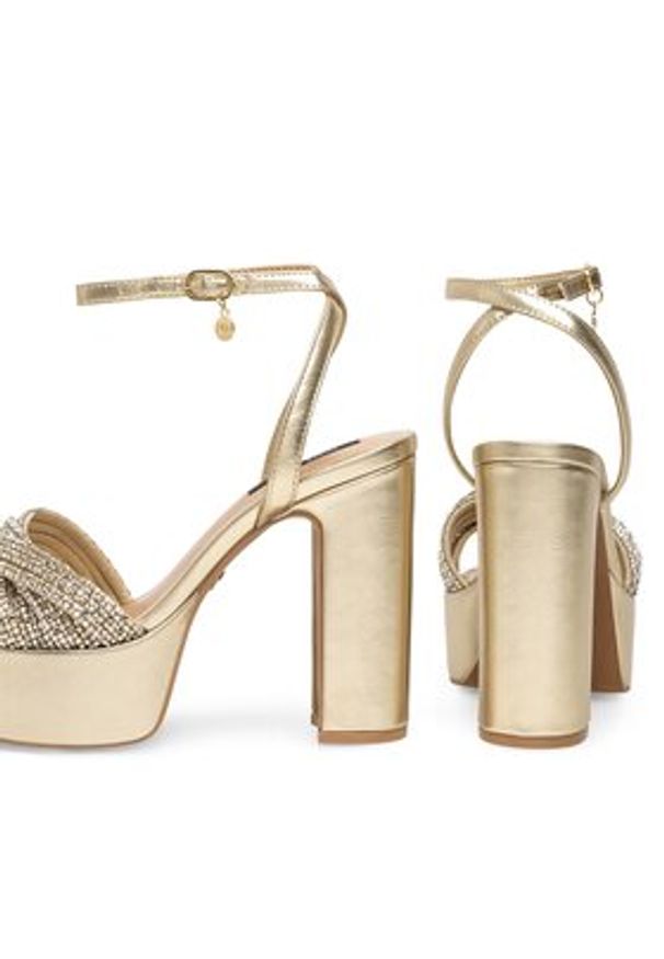 Nine West Sandały WFA2736-1 Złoty. Kolor: złoty. Materiał: syntetyk