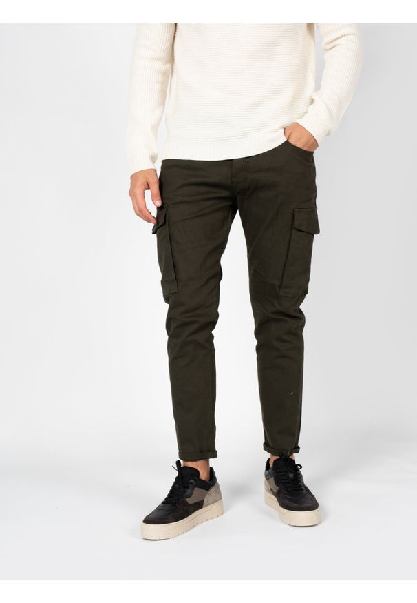 Antony Morato Spodnie "Army Argon" | MMTR00652-FA800158 | Mężczyzna | Wojskowa Zieleń. Materiał: bawełna, elastan. Styl: militarny