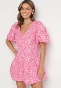 Born2be - Różowa Sukienka z Falbanką w Bombkę i Rękawami z Gumką Ninistea. Typ kołnierza: kołnierz z falbankami. Kolor: różowy. Długość rękawa: krótki rękaw. Sezon: lato. Typ sukienki: bombki. Styl: klasyczny, elegancki #5