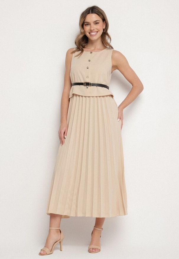 Born2be - Ciemnobeżowa Sukienka Bez Rękawów z Plisami i Paskiem z Klamrą Iffale. Okazja: na spacer, na co dzień. Kolor: beżowy. Długość rękawa: bez rękawów. Styl: casual, klasyczny