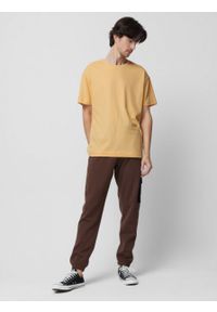 outhorn - T-shirt oversize z nadrukiem męski - żółty. Okazja: na co dzień. Kolor: żółty. Materiał: jersey, bawełna. Wzór: nadruk. Styl: casual