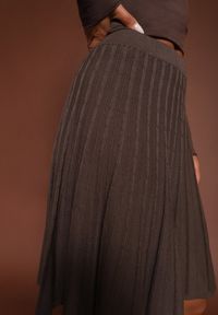 Renee - Brązowa Spódnica z Kaszmirem o Rozkloszowanym Kroju High Waist Acrea. Okazja: na co dzień. Stan: podwyższony. Kolor: brązowy. Materiał: kaszmir. Styl: elegancki, casual #6