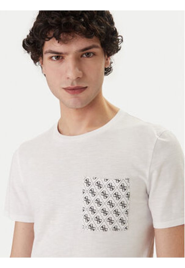 Guess T-Shirt F6GI12 K6XN4 Biały Regular Fit. Kolor: biały. Materiał: bawełna