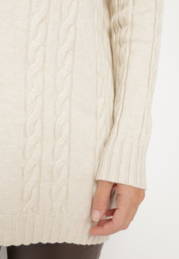 Born2be - Jasnobeżowy Sweter z Wiskozą i Bawełną Ozdobiony Tłoczeniem Vianira. Okazja: na co dzień. Kolor: beżowy. Materiał: wiskoza, bawełna. Wzór: aplikacja. Styl: elegancki, casual