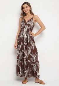 Born2be - Brązowa Kopertowa Sukienka z Wiskozą Ozdobiona Haftami i Sznurkiem Liramene. Okazja: na co dzień. Kolor: brązowy. Materiał: wiskoza. Długość rękawa: na ramiączkach. Wzór: aplikacja, haft. Typ sukienki: kopertowe. Styl: elegancki, casual #1