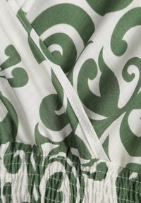 Born2be - Zielona Wiskozowa Sukienka z Kopertowym Dekoltem i Gumkami w Talii Shyraya. Okazja: na co dzień. Typ kołnierza: dekolt kopertowy. Kolor: zielony. Materiał: wiskoza. Typ sukienki: kopertowe. Styl: casual #3