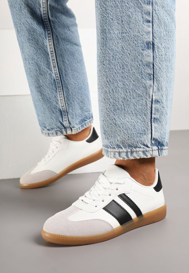 Renee - Białe Sneakersy w Stylu Tenisówek z Paskami Danareth. Okazja: na co dzień. Zapięcie: pasek. Kolor: biały