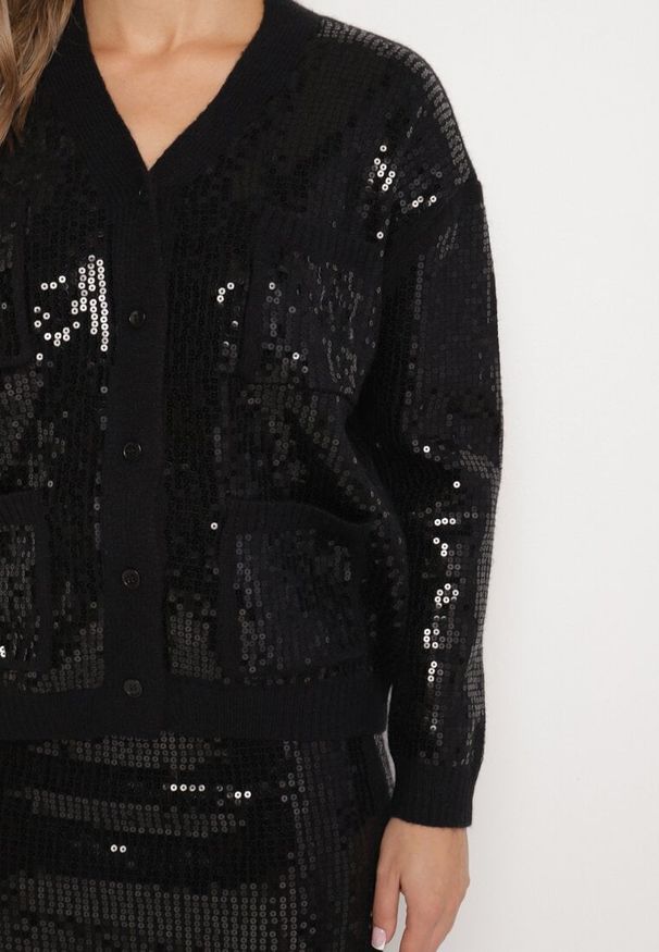 Born2be - Czarny Komplet Dzianinowy z Cekinami Kardigan Oversize i Ołówkowa Spódnica Evelinoses. Kolor: czarny. Materiał: dzianina. Wzór: aplikacja