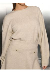 Sinsay - Sweter ze złotymi detalami - beżowy. Kolor: beżowy #1