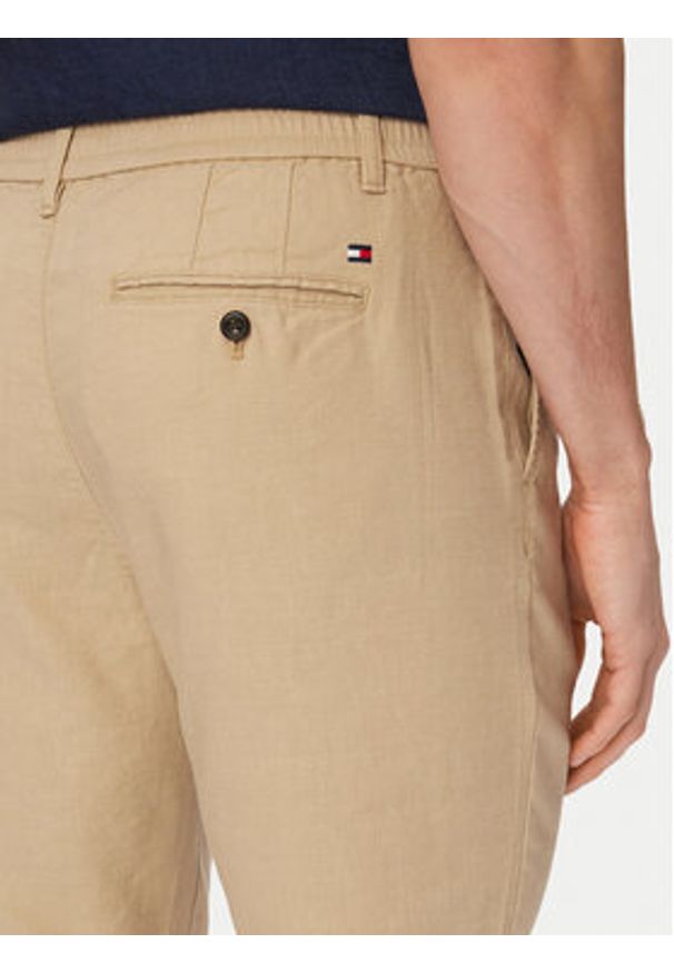 TOMMY HILFIGER - Tommy Hilfiger Chinosy Denton MW0MW42337 Khaki Straight Fit. Kolor: brązowy. Materiał: len