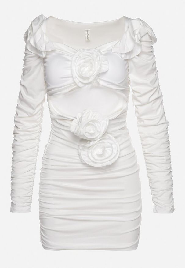 Born2be - Biała Sukienka Dopasowana z Naszywkami w Postaci Kwiatów i Marszczeniami oraz Wycięciami Jaleria. Kolor: biały. Wzór: kwiaty, aplikacja. Styl: elegancki