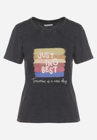 Born2be - Czarny Bawełniany T-shirt Ozdobiony Nadrukiem Alonera. Okazja: na co dzień, na spacer. Kolor: czarny. Materiał: bawełna. Wzór: aplikacja, nadruk. Styl: casual #4
