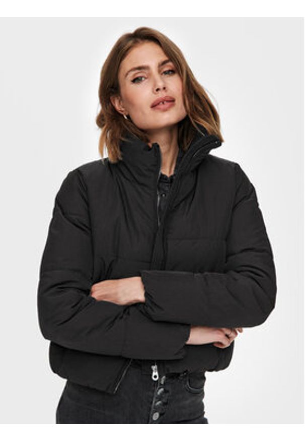 only - ONLY Kurtka zimowa Dolly 15205371 Czarny Regular Fit. Kolor: czarny. Materiał: syntetyk. Sezon: zima