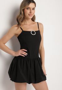 Born2be - Czarna Sukienka Typu Bombka z Cyrkoniową Klamrą z Podszewką Typu Szorty Nessim. Okazja: na imprezę. Kolor: czarny. Długość rękawa: na ramiączkach. Sezon: lato. Typ sukienki: bombki. Styl: elegancki #6