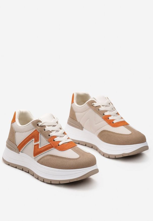 Renee - Brązowo-Pomarańczowe Sznurowane Sneakersy na Płaskiej Podeszwie z Metaliczną Wstawką i Brokatem Setraffia. Nosek buta: okrągły. Zapięcie: sznurówki. Kolor: brązowy. Materiał: materiał. Obcas: na płaskiej podeszwie. Wysokość obcasa: niski