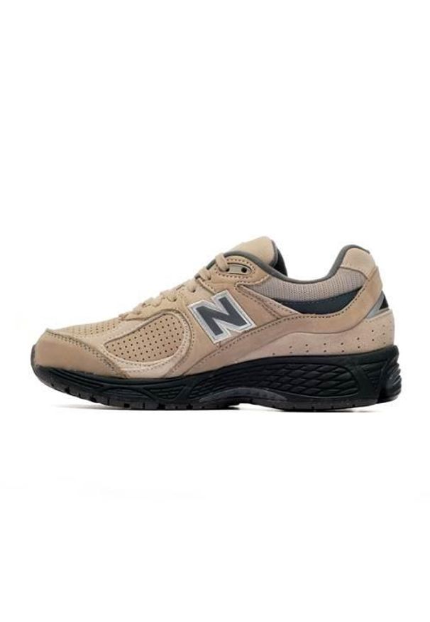 Buty do chodzenia damskie New Balance 2002. Zapięcie: sznurówki. Kolor: beżowy, wielokolorowy. Materiał: zamsz, materiał, syntetyk, skóra. Szerokość cholewki: normalna. Sport: turystyka piesza