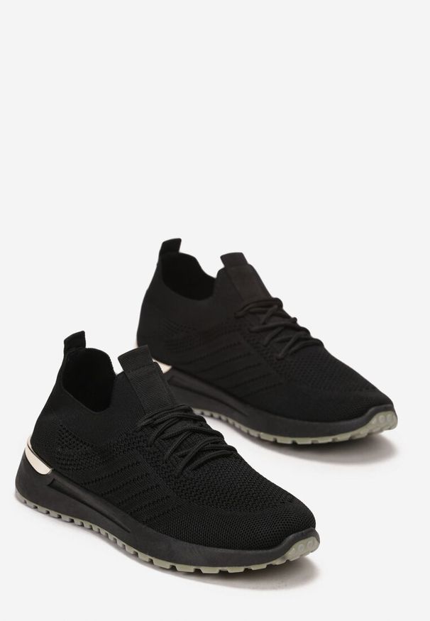 Born2be - Czarne Buty Sportowe z Siateczkową Cholewką z Metaliczną Wstawką Starlette. Nosek buta: okrągły. Zapięcie: bez zapięcia. Kolor: czarny. Materiał: tkanina. Szerokość cholewki: normalna. Wzór: aplikacja. Sezon: lato, wiosna. Obcas: na płaskiej podeszwie