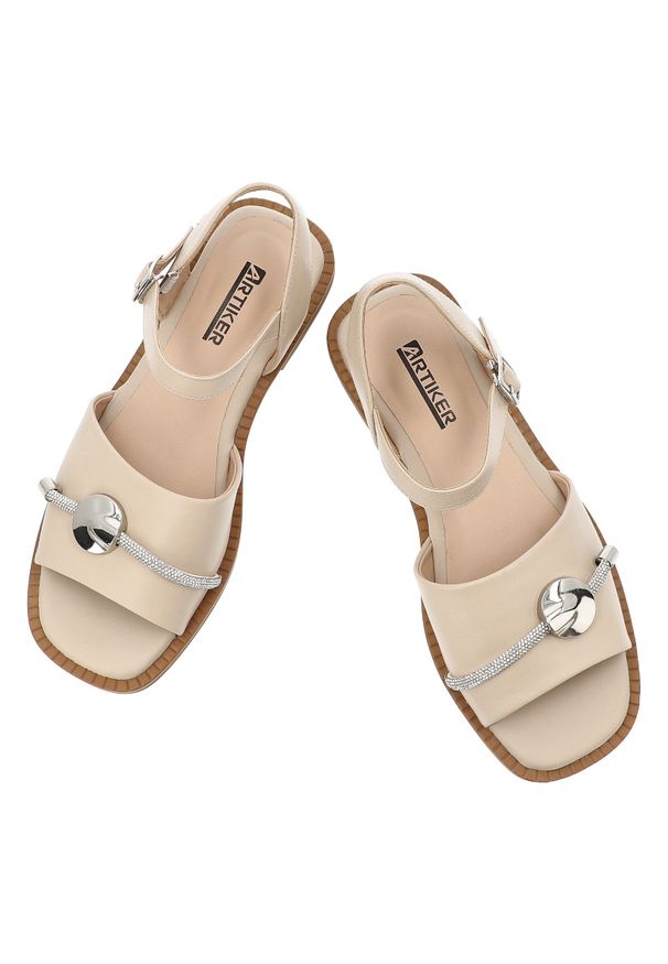 Sandały damskie Artiker, cholewka ze skóry naturalnej licowej pasek wokół kostki z regulacją na klamrę, beżowe, 58C1605. Zapięcie: klamry. Kolor: beżowy. Materiał: skóra