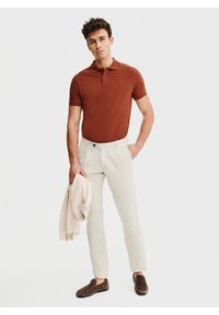 Pako Lorente - PAKO LORENTE - Beżowe spodnie z zaszewkami. Okazja: na co dzień. Kolor: beżowy. Materiał: elastan, bawełna. Wzór: gładki. Styl: casual #3