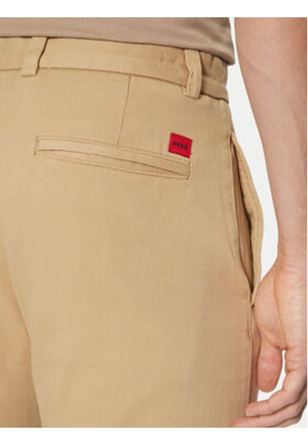 Hugo - HUGO Chinosy 50533851 Beżowy Slim Fit. Kolor: beżowy. Materiał: bawełna