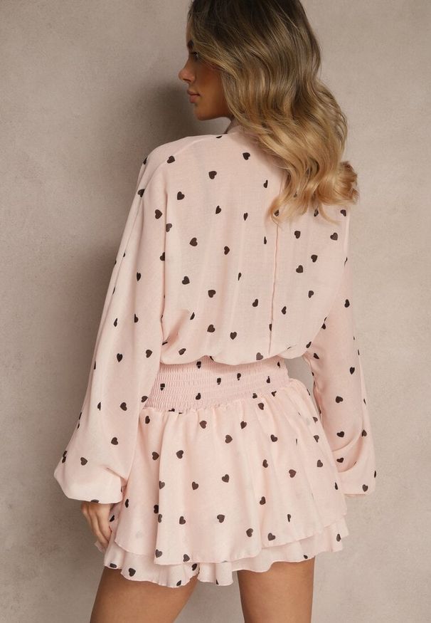 Renee - Różowa Sukienka o Rozkloszowanym Kroju z Nietoperzowymi Rękawami i Wiązaniem Mironaria. Okazja: na co dzień. Kolor: różowy. Długość rękawa: długi rękaw. Typ sukienki: rozkloszowane. Styl: elegancki, casual