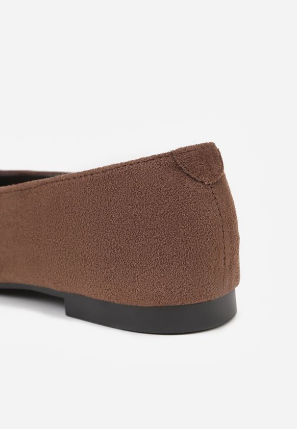 Born2be - Brązowe Balerinki Vices ze Szpiczastym Noskiem Cariette. Okazja: na co dzień. Nosek buta: szpiczasty. Kolor: brązowy. Styl: elegancki, casual, wizytowy