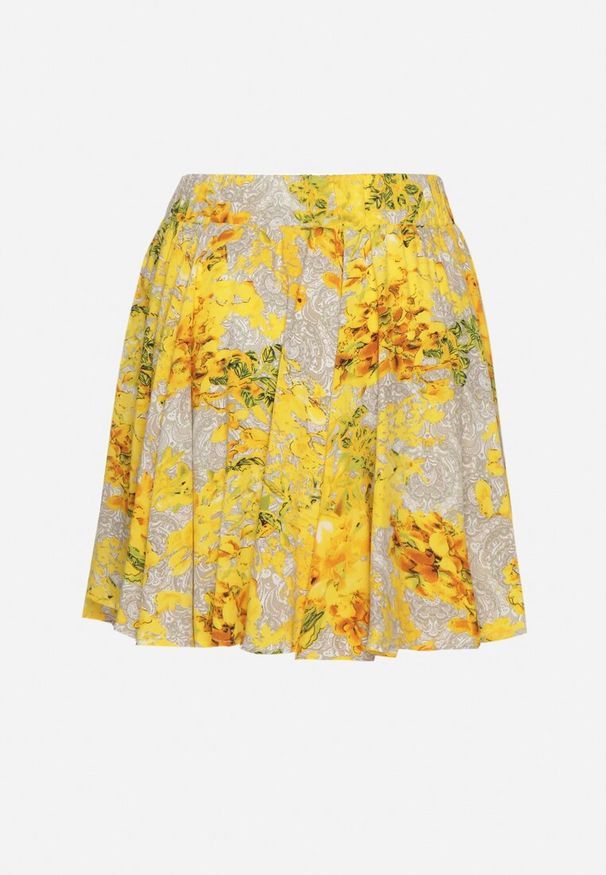 Born2be - Żółte Spódnico-Szorty z Wysokim Stanem Ozdobione Kwiatami Sunileia. Okazja: na plażę, na imprezę. Stan: podwyższony. Kolor: żółty. Wzór: aplikacja, kwiaty. Sezon: lato