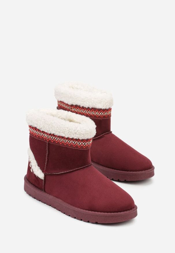 Renee - Bordowe Śniegowce o Wsuwanym Fasonie z Haftem i Futrem przy Cholewce Mevinadia. Okazja: na co dzień. Kolor: czerwony. Materiał: futro. Szerokość cholewki: normalna. Wzór: haft. Styl: casual